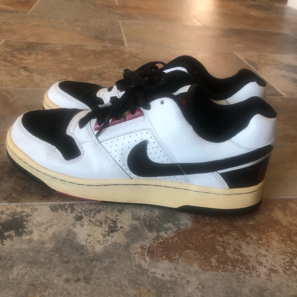 Nike Black and White Sneakers